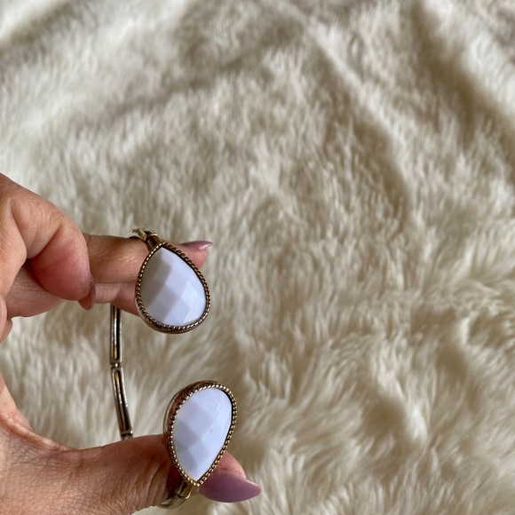 White stone cuff - Picture 2 of 3